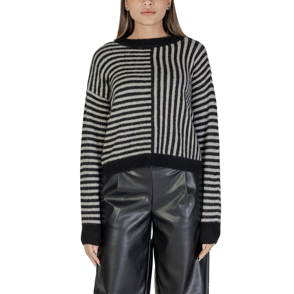 Vero Moda Black And White Recycled Polyester Sweater for women - Fall/Winter knitwear collection with striped design.