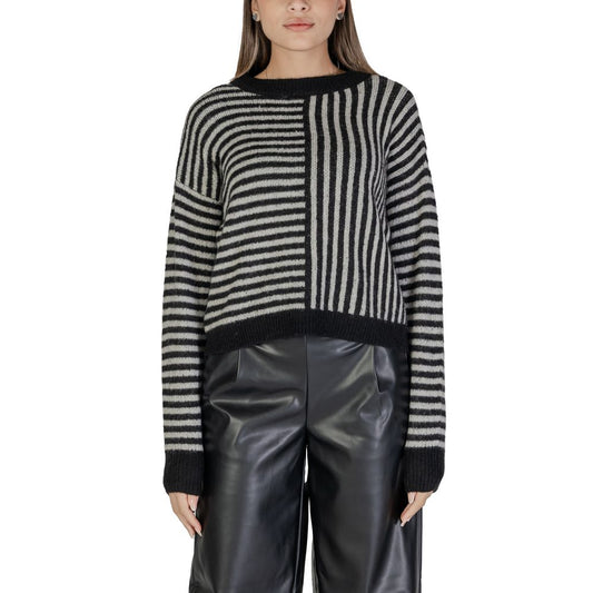 Vero Moda Black And White Recycled Polyester Sweater for women - Fall/Winter knitwear collection with striped design.