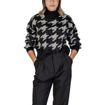 Woman wearing Vero Moda Black Marabou Sweater, houndstooth pattern, part of women's knitwear collection for fall/winter, 100% acrylic.