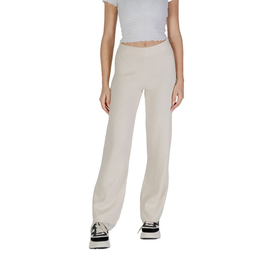 Vero Moda Cream Viscose Pant, women's palazzo pants with wide-leg cut, crafted from soft viscose blend for elegance and comfort.
