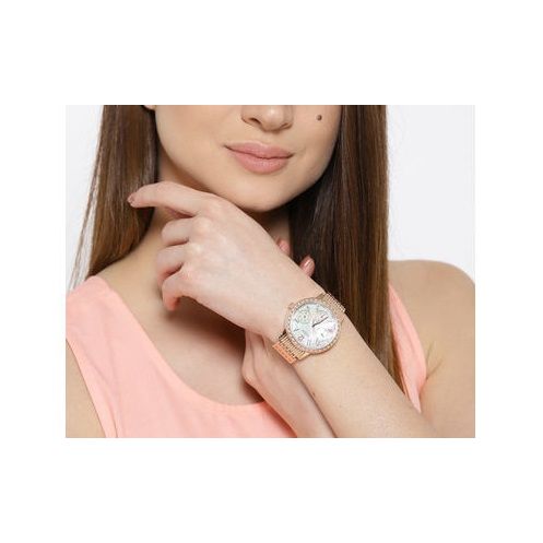 Woman wearing GUESS Mod. W1086L2 watch with silver detailing and quartz analog movement, 38mm case, water resistant, elegant design.